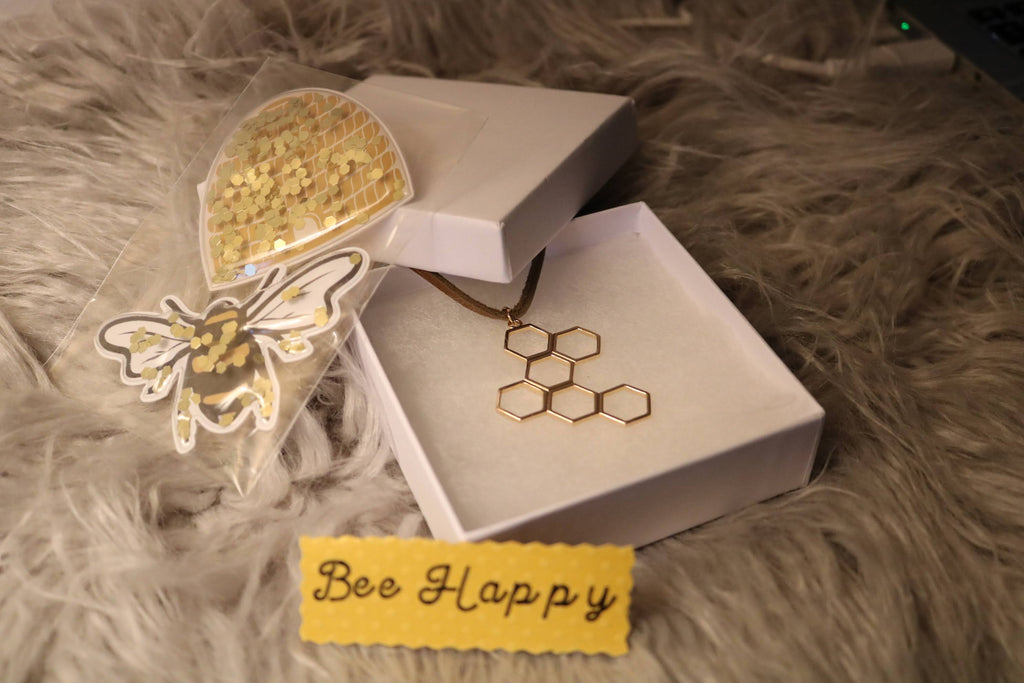 NEW! Special Set! Bee Happy! Necklace, mug and stickers!