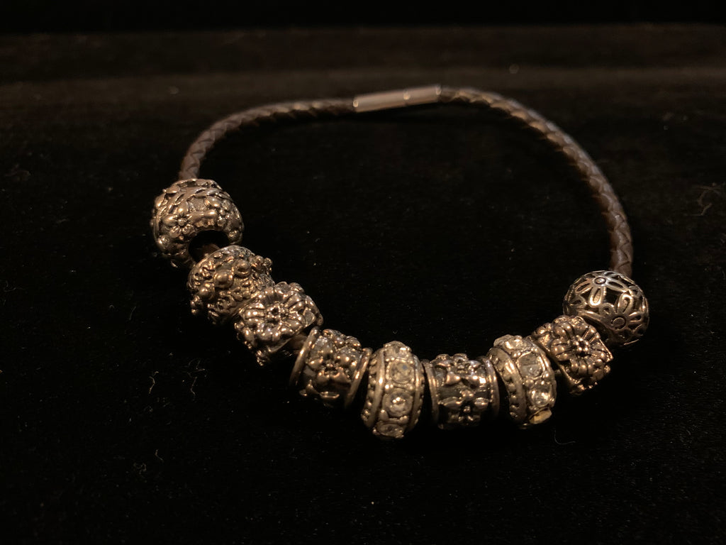 Liz Collection: black leather bracelet with artisan beads